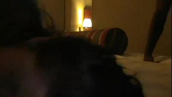 От долбежки анальной дырки женщина громко стонет и даже срывается на крик