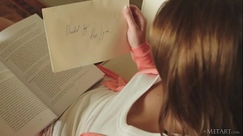 Потому что красотке нравились крупные мужские пенисы