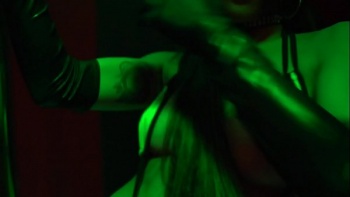 Первый опыт в попку порно