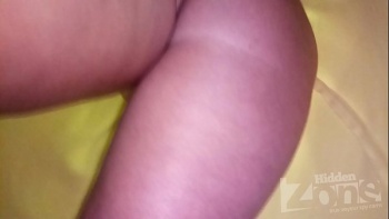 Фото девушка под юбкой без трусиков