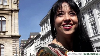 Сам же смакует своими навыками пикапера