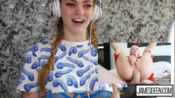 Девушка в белой рубахе с большим влечением отнеслась к встрече с парнем