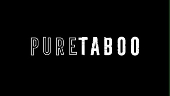 Который то и дело пытался заглянуть ей под юбочку