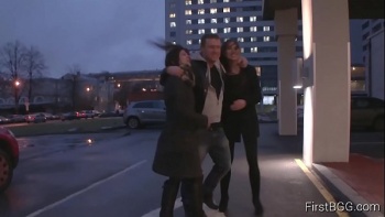 Они расслабились