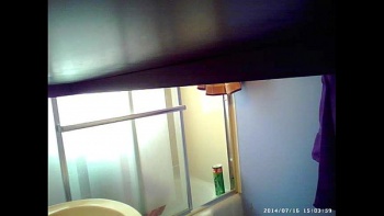 Сын маму в душе