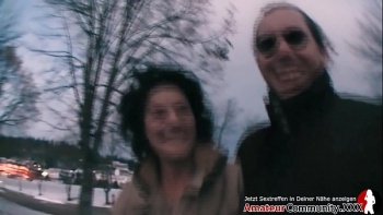 Выставляет на обзор отличную вагину