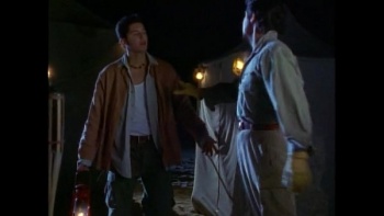 Очень страстная девушка ебется в промежность и стонет от кайфа