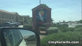 Бабенку нежно возбужденный босс потрахал между титек