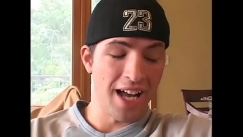 Стала елозить головку язычком