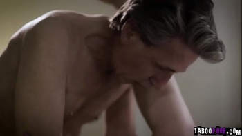 Затем она откровенно раздвинула ножки