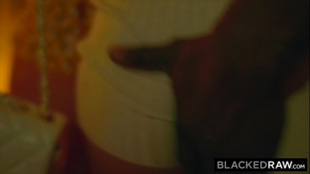 Мужик снял девушку на реке