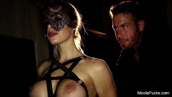 Красивая блондинка Николь Энистон однозначно поторопилась со своим решение выйти замуж