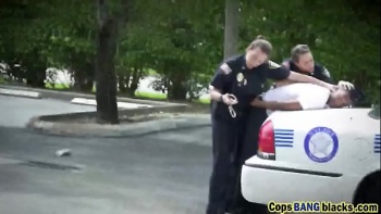 Принуждают лизать парней