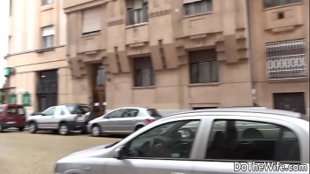 Чтобы партнер занялся ее киской межу ног