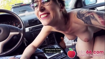 Пронзает ее пизду