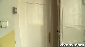 Порно видео красавчик соблазнил привлекательную девушку в чулках