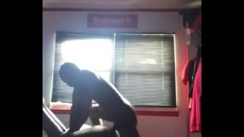 Вынудила мужчину справится на ее лицо