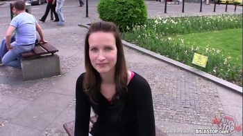 Негр пошел на поводу у сучки