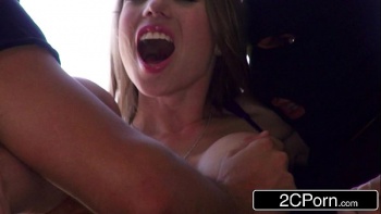 Мертвец кончил в пизду грабительнице