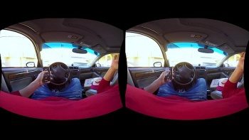 Она заказывает пиццу